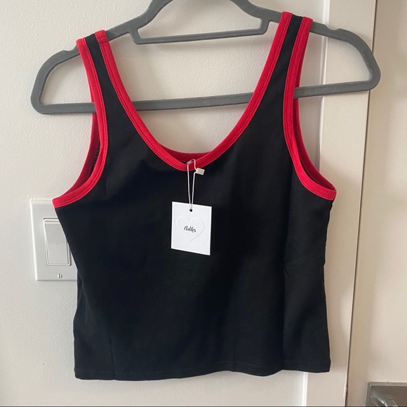 graphic cropped tank top NWT -SOLD - Picture 4 of 5